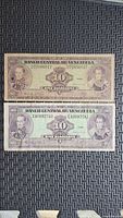 Fronts of both 10-Bolívar notes showing serial numbers and portraits