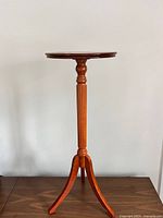 Full view of the pedestal table