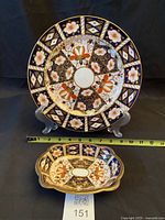 Front view of plate and pin tray showing pattern and scale