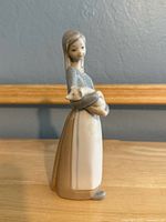 Full left profile of figurine