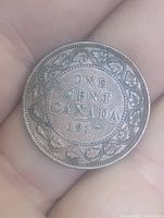 Reverse side showing ONE CENT CANADA 1917 within maple leaf wreath