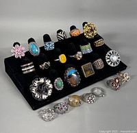 Full lot overview on display stand and tabletop