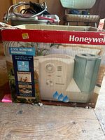 Front of Honeywell humidifier box showing product image and branding