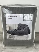 Front view of sealed package showing blanket color and label