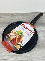 Top view of pan with retail sleeve