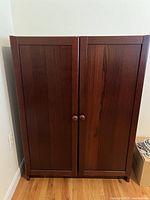 Front view of closed cabinet