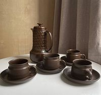 Overall view of Wedgwood pot with four Denby cups and saucers