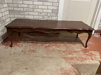 Full view of Deilcraft coffee table, rectangular top, cabriole legs