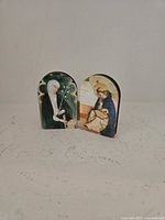 Small arched hinged icon open showing two panels