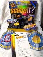 Closed and opened box with game contents displayed