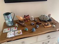 Overview of all items on dresser top