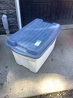 Full view of tote showing lid and base