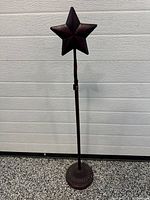 Full view of wreath rack front