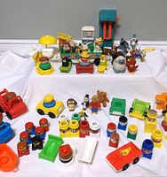 Overview of Fisher-Price figures, vehicles and Duplo figures