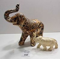 Front view of both elephant figurines