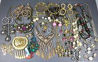 Full layout of entire costume jewelry lot