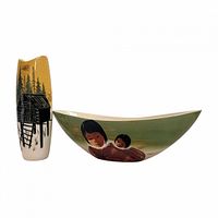 Vase and bowl together showing size and motifs