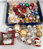 Overview of all ornaments in and outside blue box