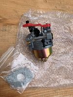 Front view showing Huayi branding, red choke lever, fuel bowl