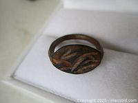 Ring on display pad showing bezel design