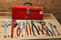 Overall lot showing toolbox and 11 tools