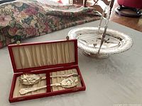 Overview of spoons in case and basket together