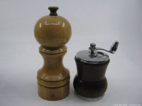 Both pepper mills side by side