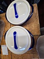 Top view of both insulated containers with lids on