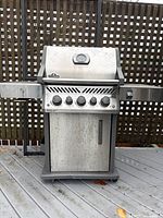 Front view of entire Napoleon Rogue 425 grill on deck