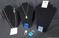 Overview of all jewelry items on stands and table