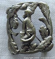 Front view showing fox motif and leaf border