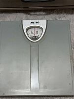 Top view showing grey platform and Metro dial