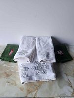 Grouped towels and cloths showing overall lot