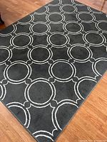 Full top view of the 5×7 ft charcoal rug with white trellis pattern