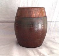 Humidor front view with lid on