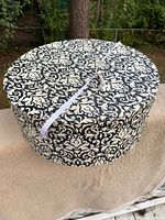 Round damask-pattern hat box closed