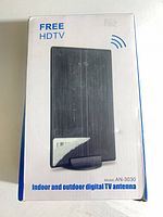 Front of box showing antenna image, Free HDTV text, model AN-3030