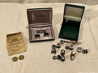 Full lot overview showing boxed Carlton set, assorted cufflinks, tie clip, tokens and sleeve