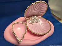 Full view of tray with both shell dishes and faux pearls