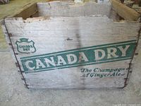 Front panel Canada Dry logo and slogan