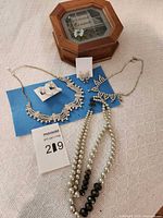 All items together: jewelry box, necklaces, earrings