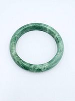 Full view of jade bracelet front