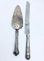 Knife and pie server full view