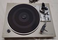 Full view of Akai AP-B21 turntable showing platter, tonearm and controls