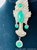 Full view of pendant on display form