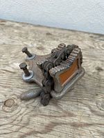 overall view of Vulcan No. 2 chain pipe vise showing chain and jaws