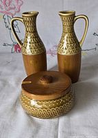 Front view of complete cruet set