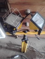 Front view of dual halogen lights on yellow tripod stand