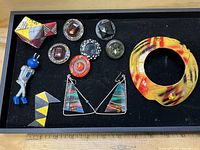 Overall view of all jewellery pieces in lot