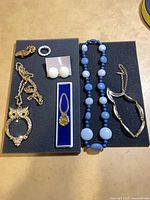 Overview of all jewelry items on foam boards